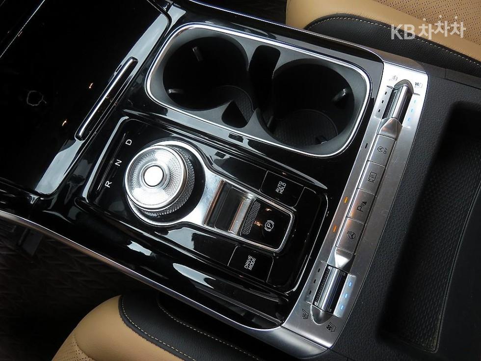 Kia Carnival — miniaturë 13