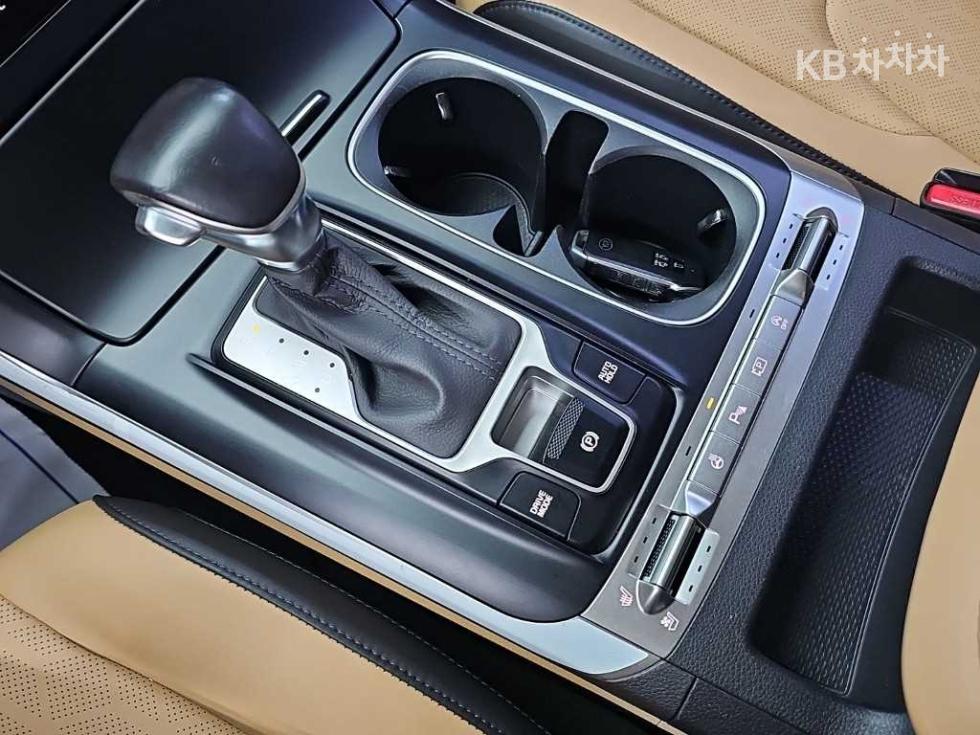 Kia Carnival — miniaturë 8