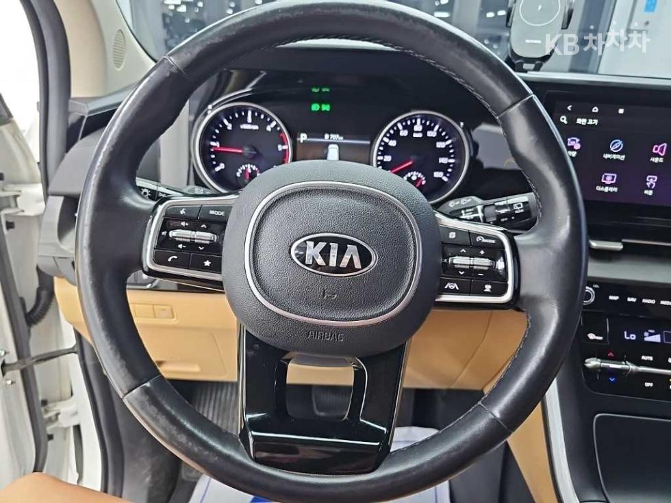 Kia Carnival — miniaturë 9