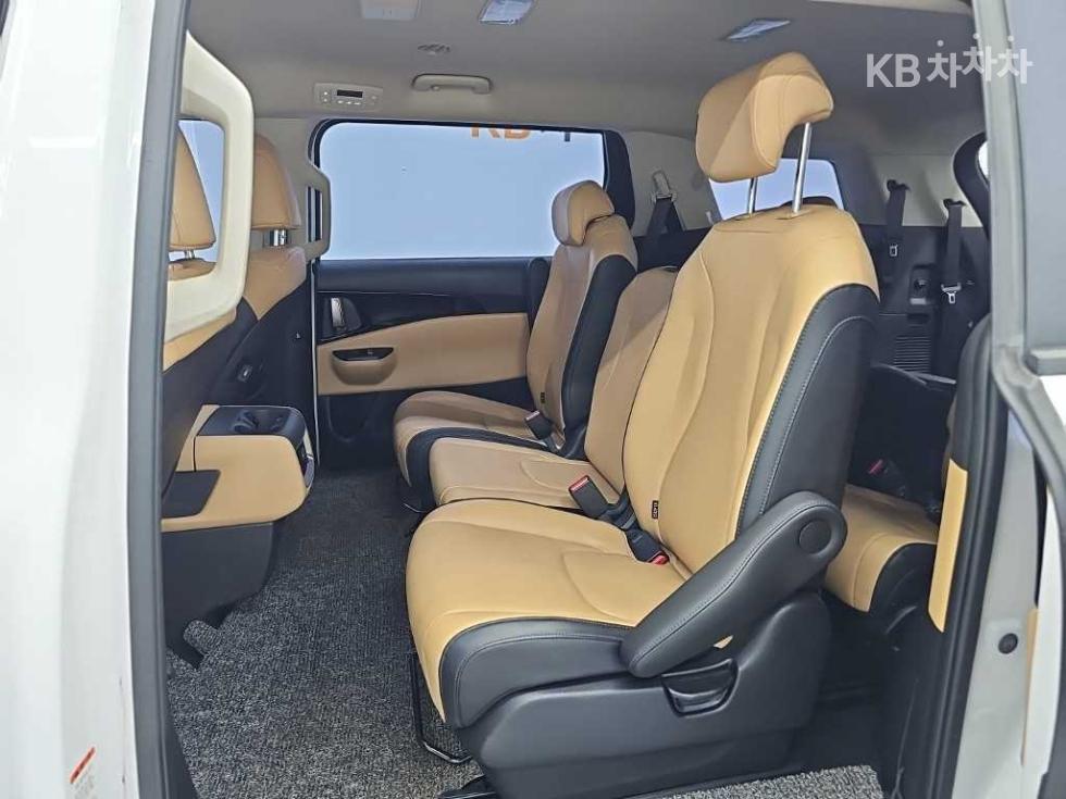 Kia Carnival — miniaturë 12