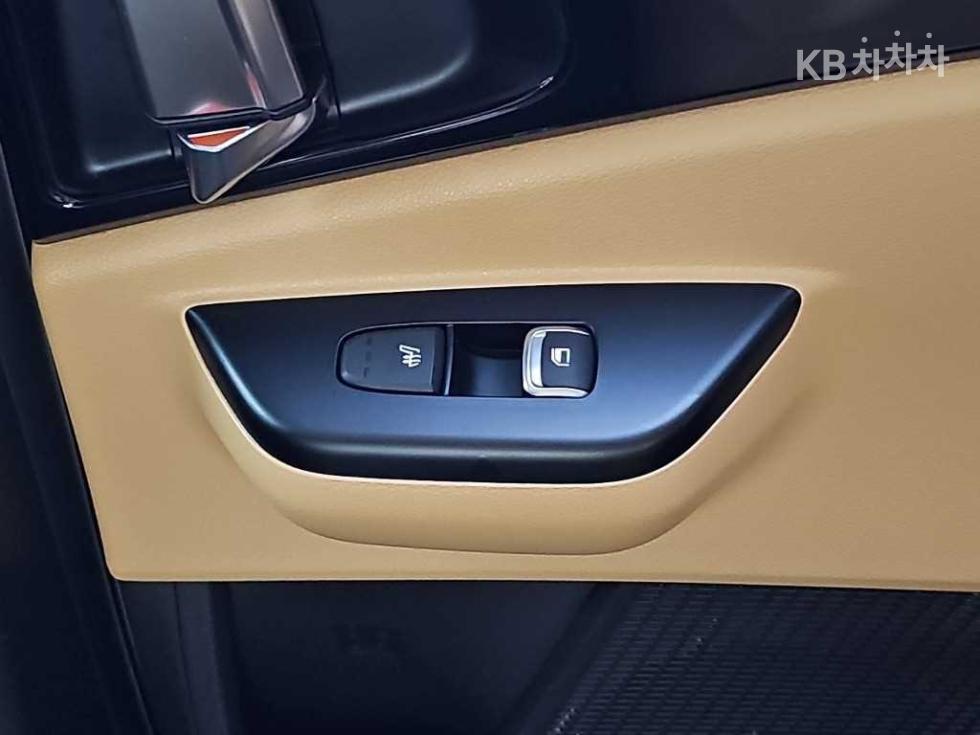 Kia Carnival — miniaturë 14