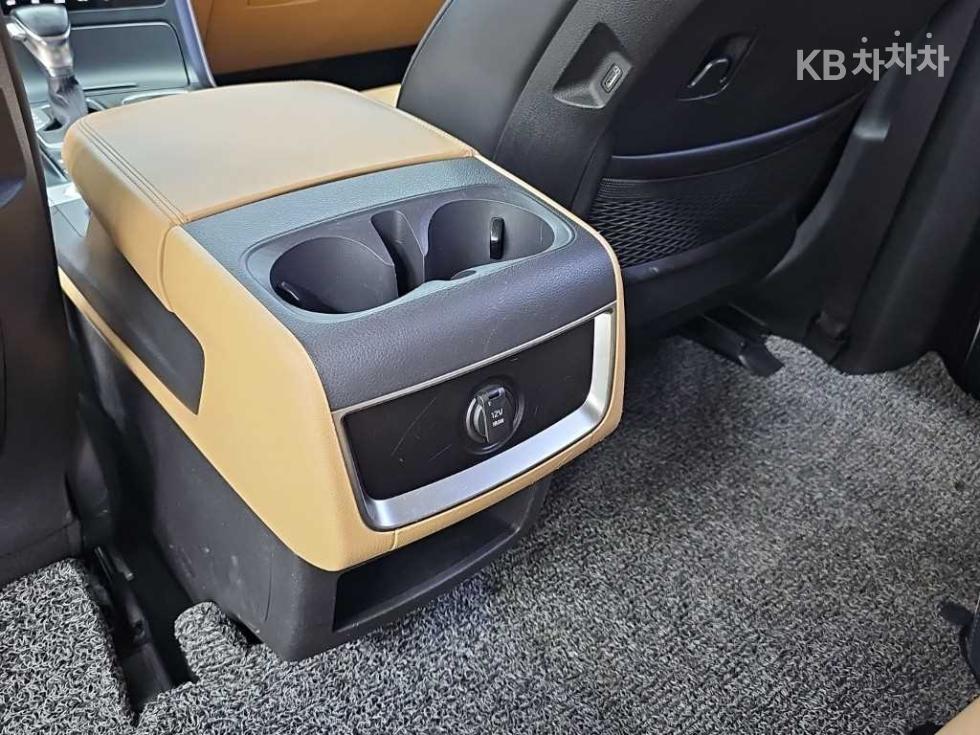 Kia Carnival — miniaturë 15