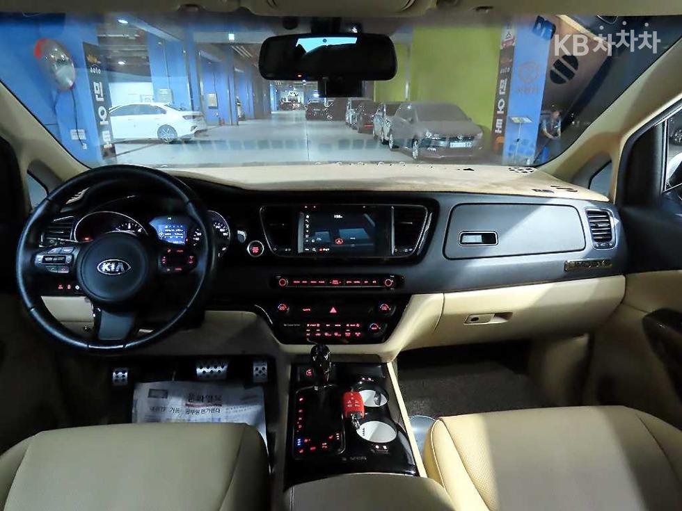 Kia Carnival — miniaturë 5