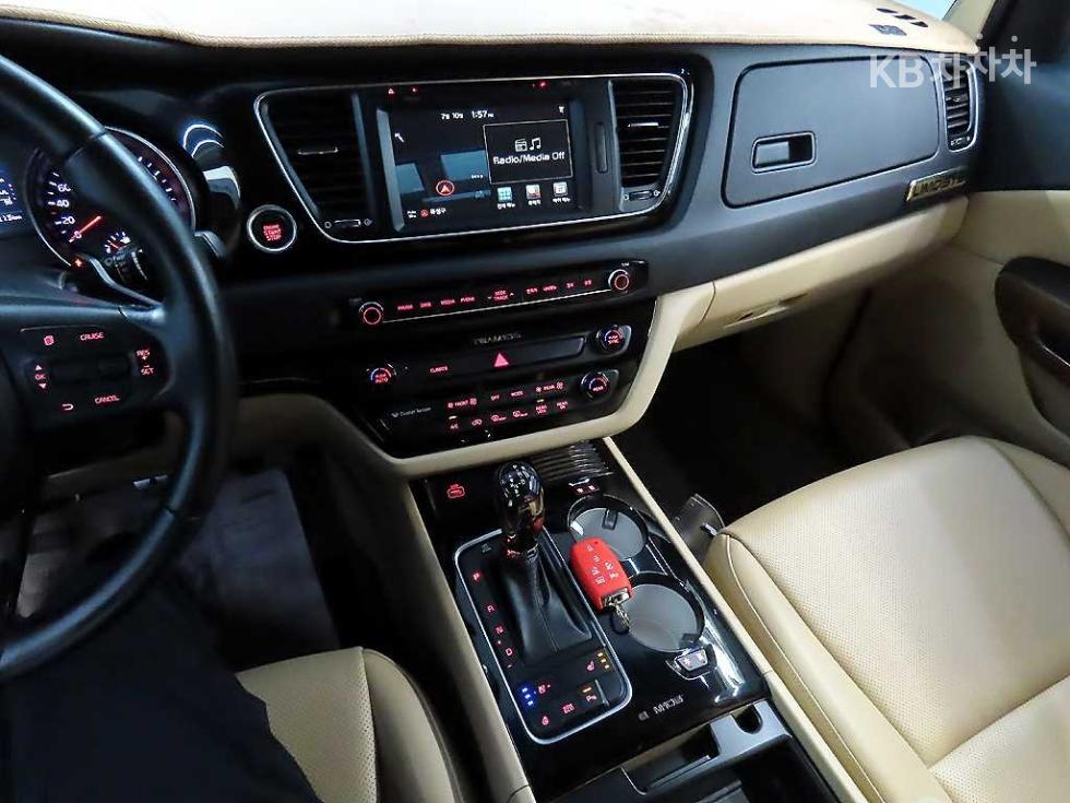 Kia Carnival — miniaturë 9