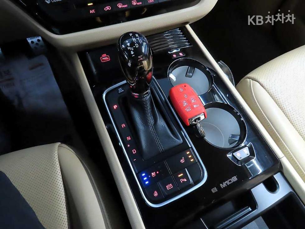 Kia Carnival — miniaturë 11