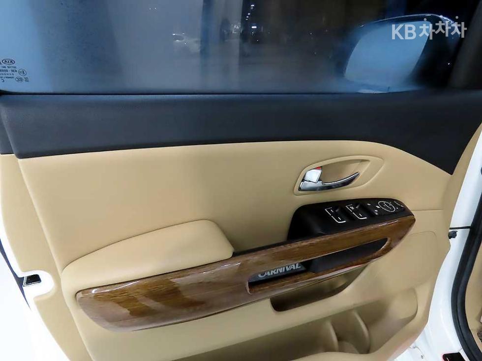 Kia Carnival — miniaturë 12