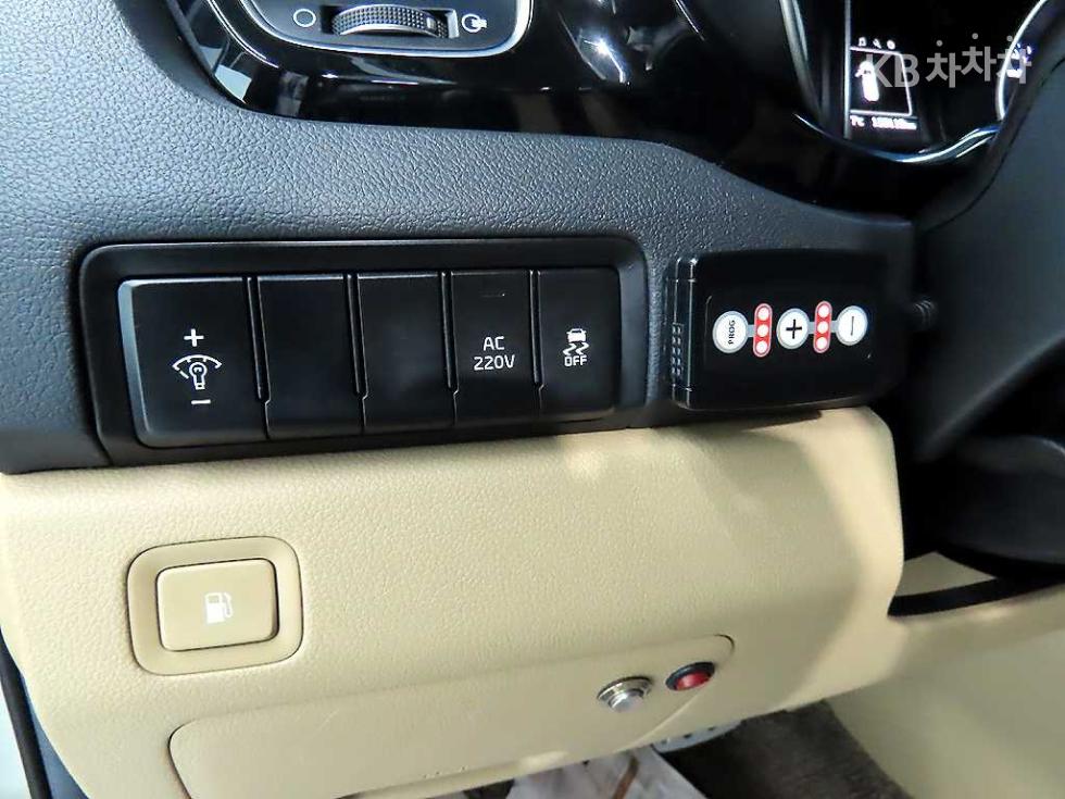 Kia Carnival — miniaturë 13