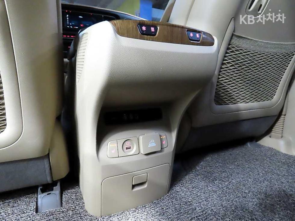 Kia Carnival — miniaturë 15