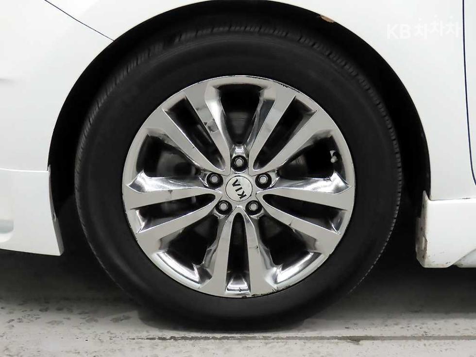 Kia Carnival — miniaturë 20