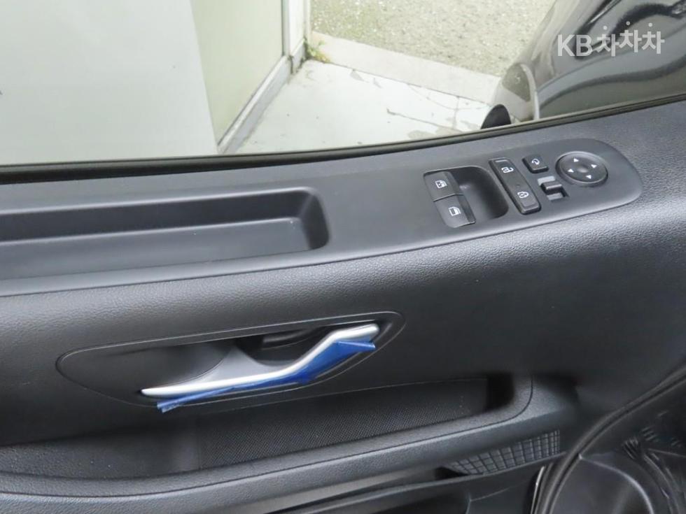Hyundai Staria — miniaturë 9