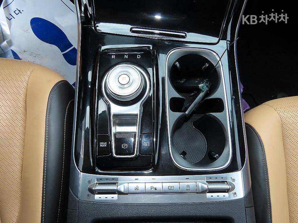 Kia Carnival — miniaturë 11