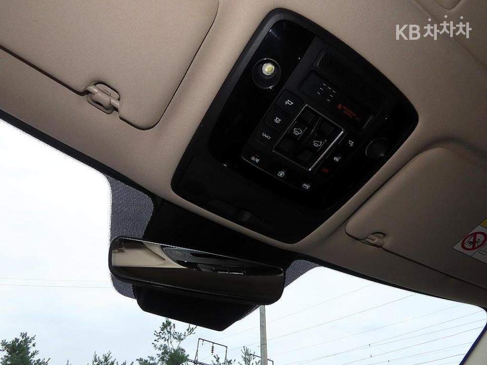 Kia Carnival — miniaturë 14