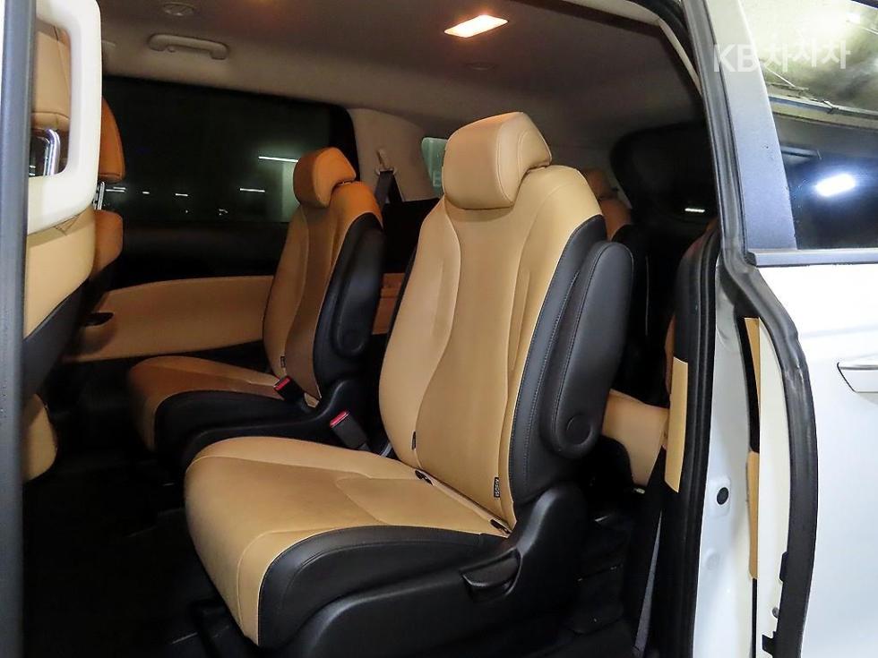 Kia Carnival — miniaturë 7