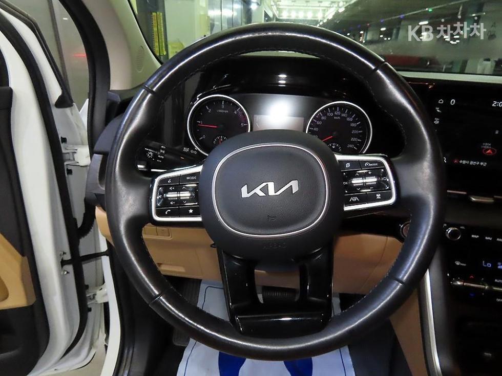 Kia Carnival — miniaturë 8