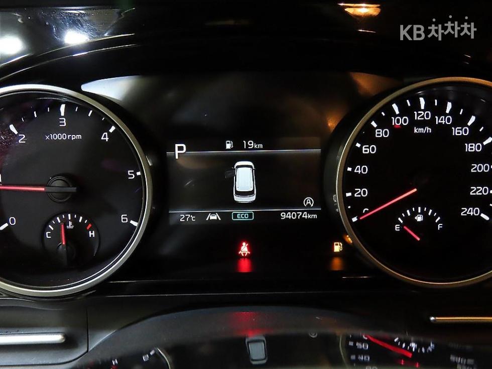 Kia Carnival — miniaturë 9