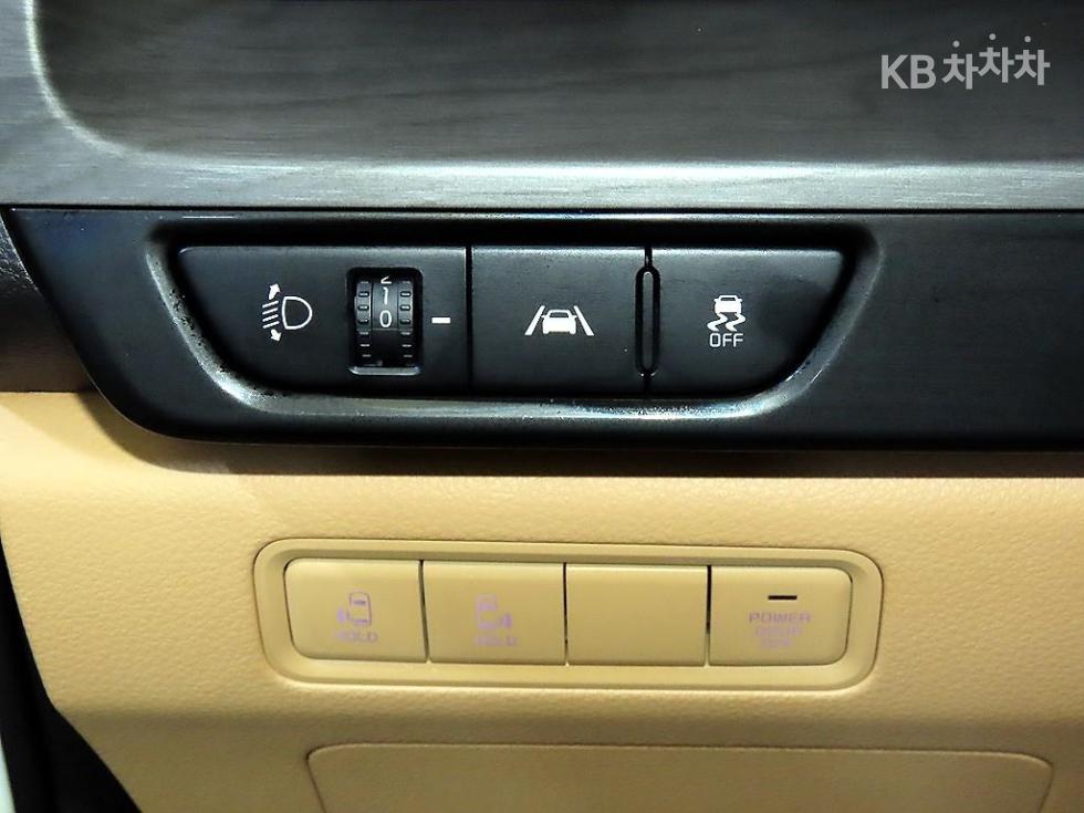 Kia Carnival — miniaturë 15