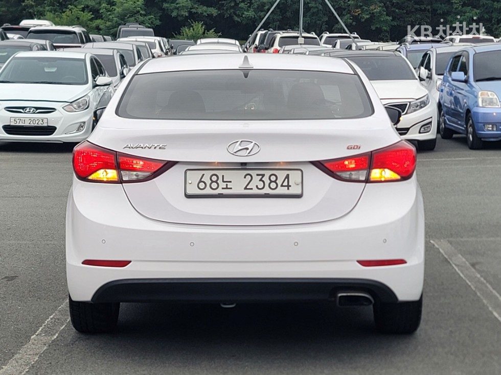 Hyundai Avante — miniaturë 4