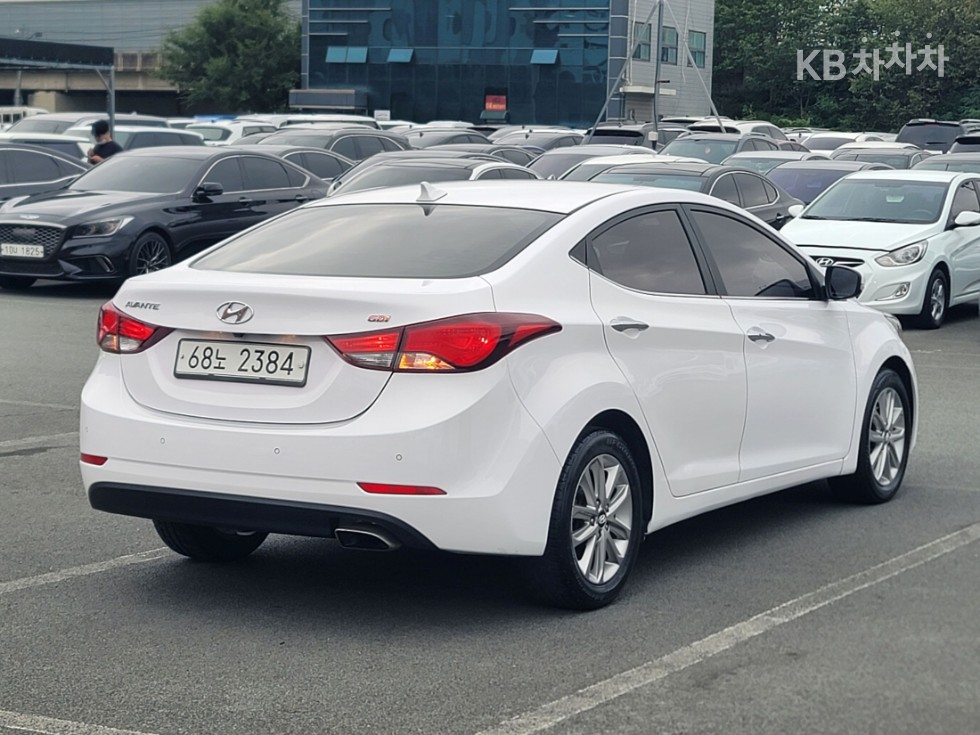 Hyundai Avante — miniaturë 5