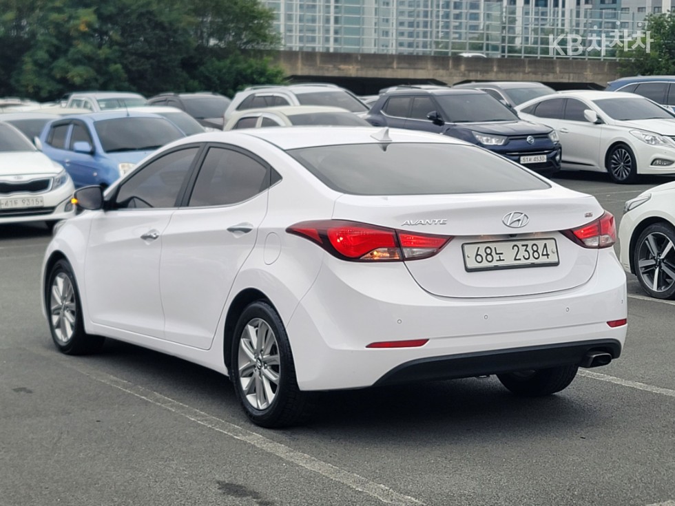 Hyundai Avante — miniaturë 6