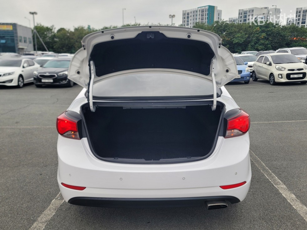 Hyundai Avante — miniaturë 8