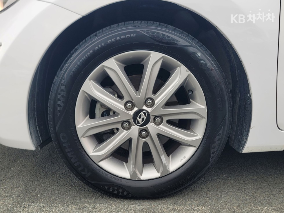 Hyundai Avante — miniaturë 9
