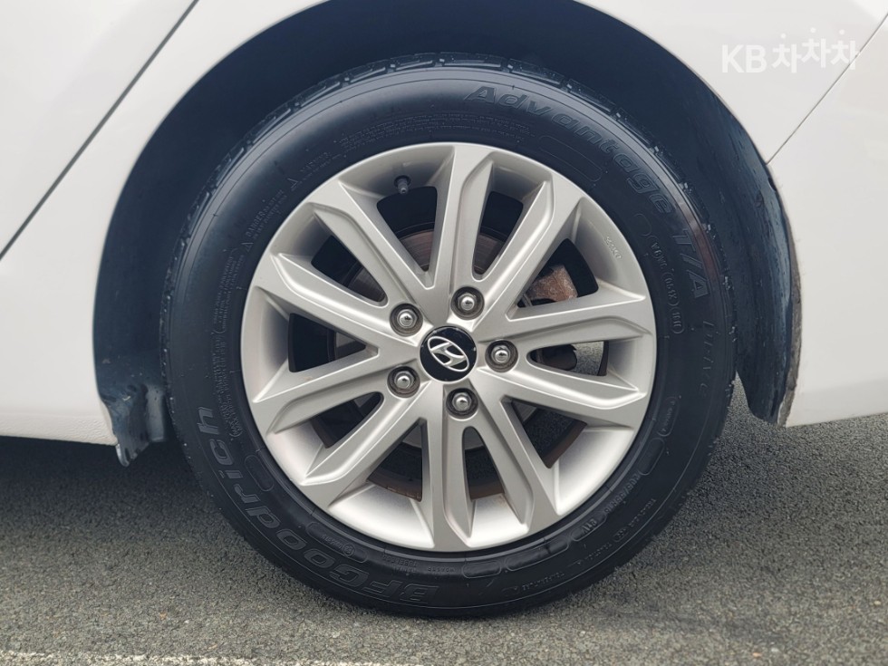 Hyundai Avante — miniaturë 10