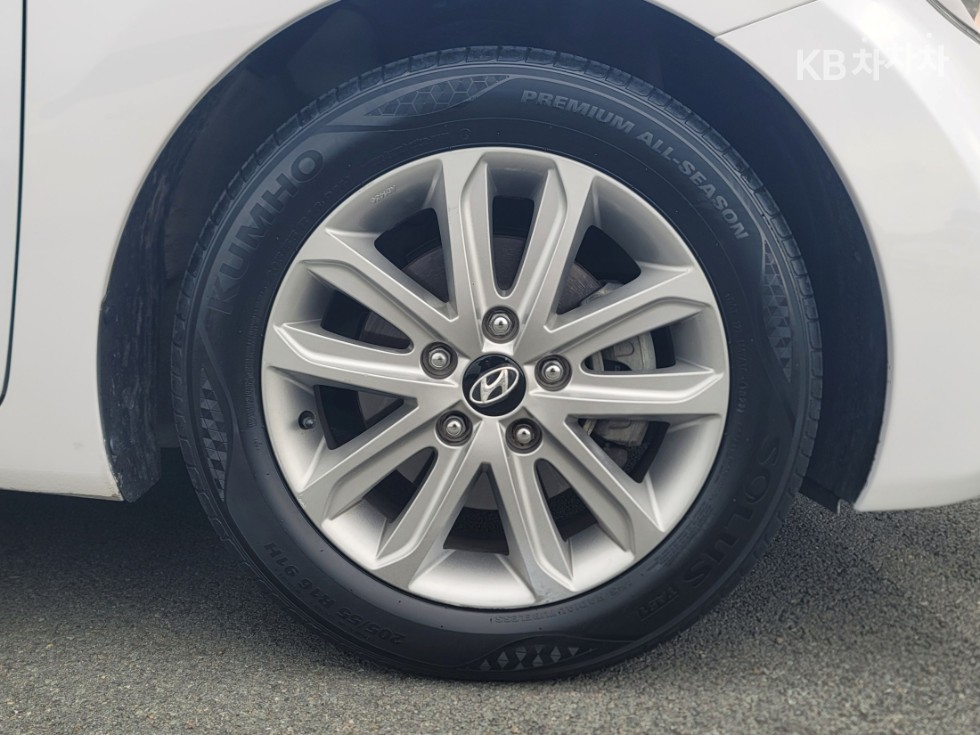 Hyundai Avante — miniaturë 12