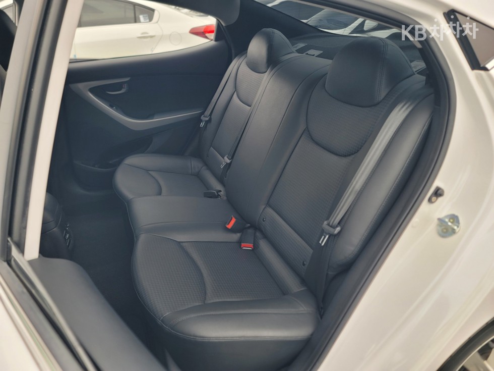 Hyundai Avante — miniaturë 15