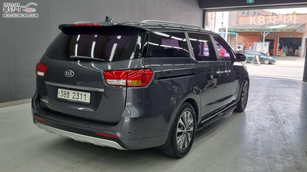 Kia Carnival — miniaturë 2