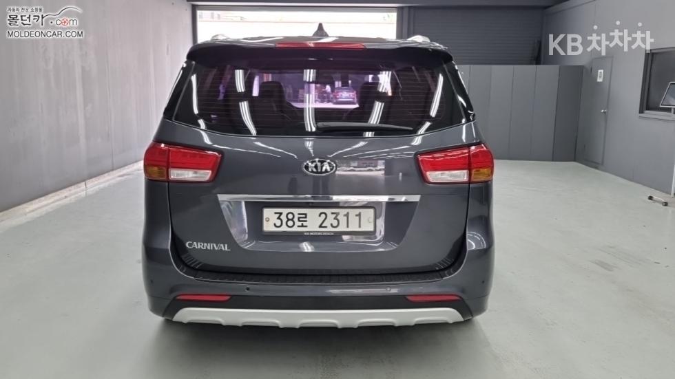 Kia Carnival — miniaturë 4