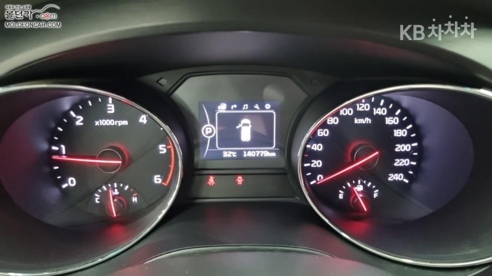 Kia Carnival — miniaturë 5