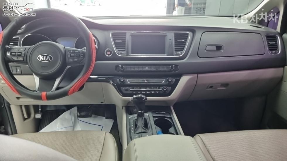 Kia Carnival — miniaturë 7