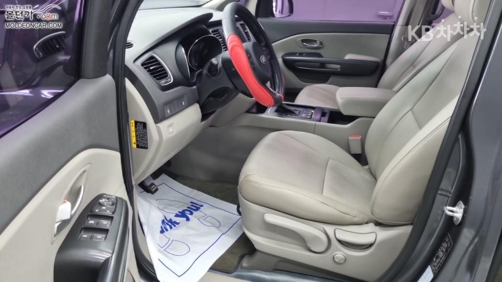 Kia Carnival — miniaturë 9