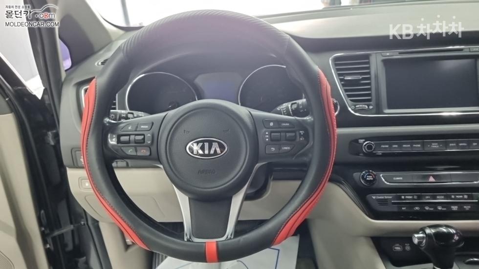 Kia Carnival — miniaturë 11