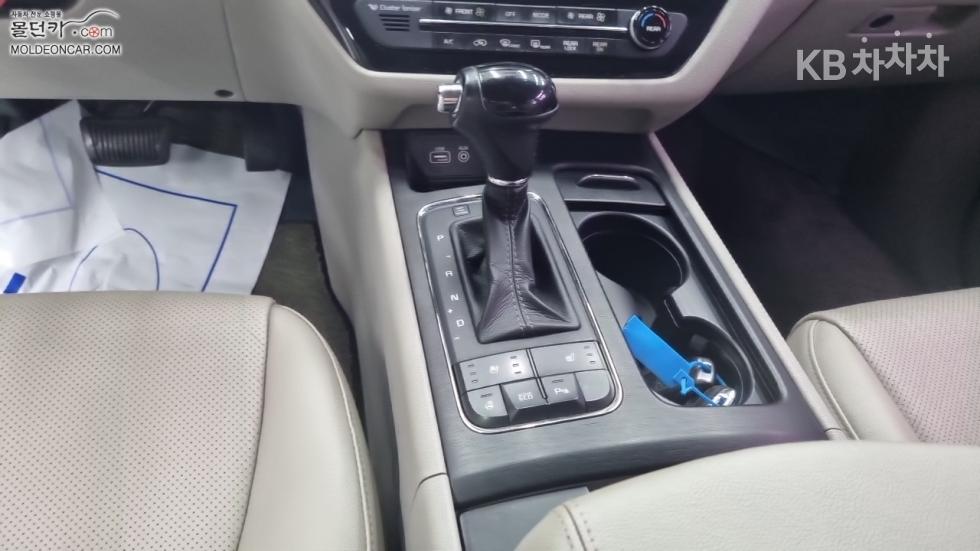 Kia Carnival — miniaturë 14