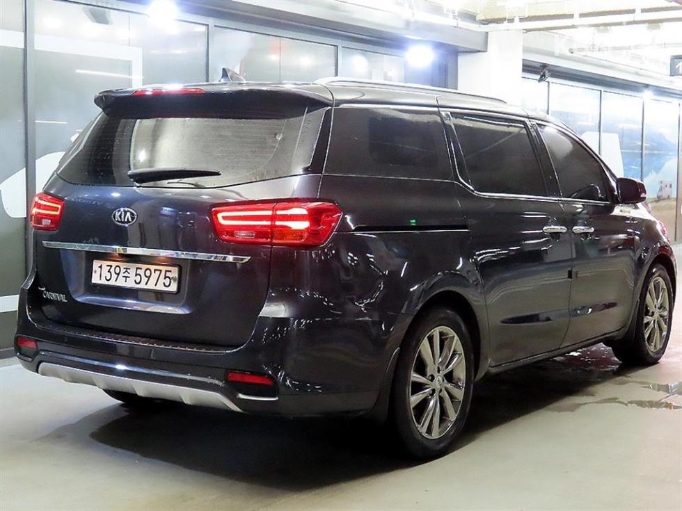 Kia Carnival — miniaturë 4