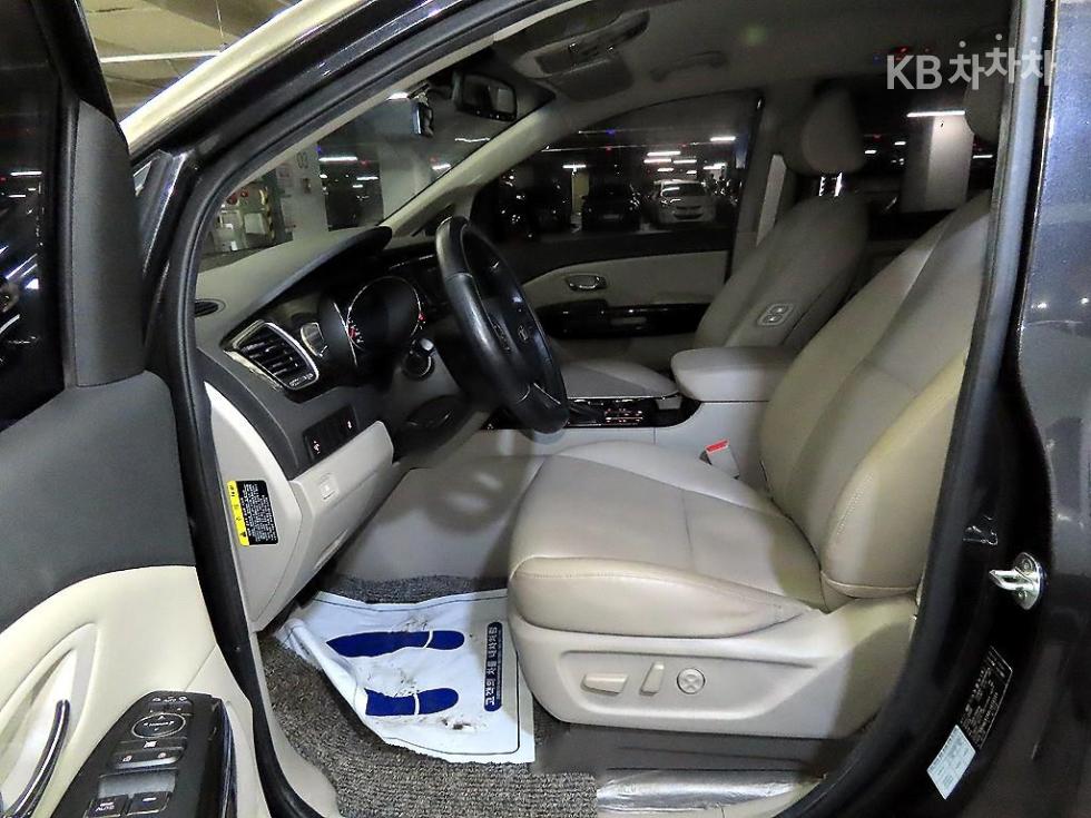 Kia Carnival — miniaturë 6