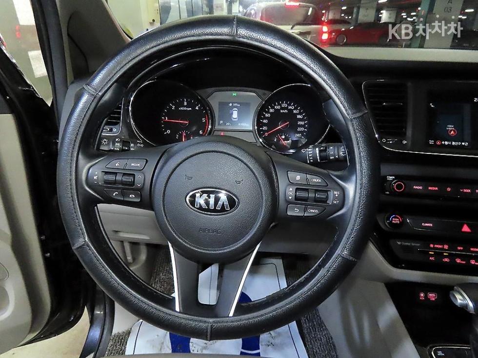Kia Carnival — miniaturë 8