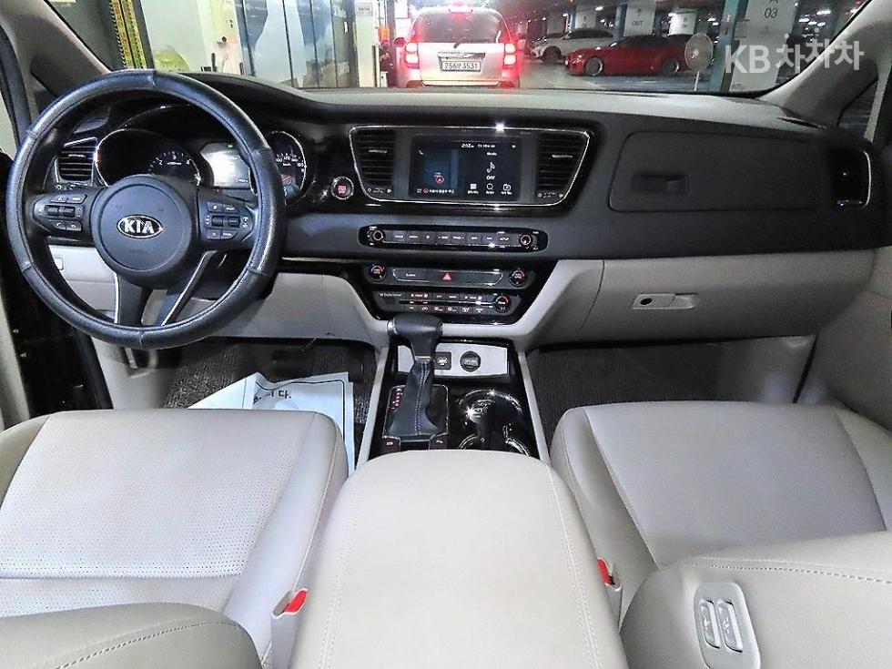 Kia Carnival — miniaturë 10