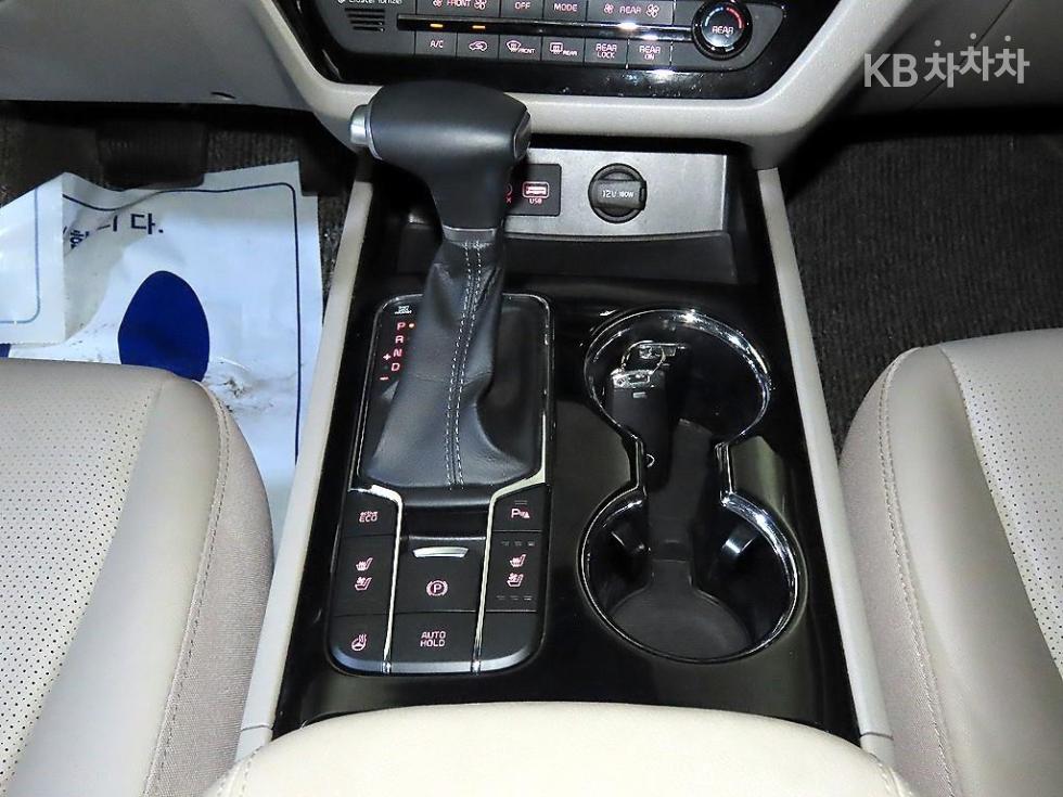 Kia Carnival — miniaturë 12