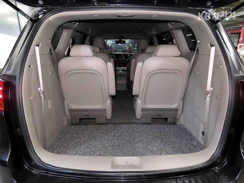 Kia Carnival — miniaturë 17