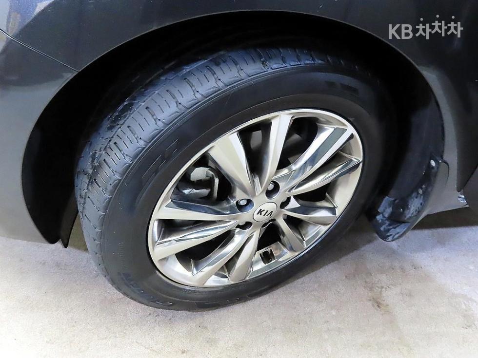 Kia Carnival — miniaturë 20