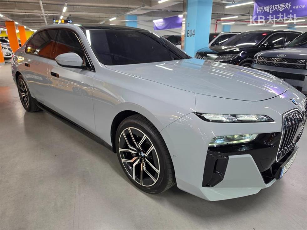 BMW 7er — miniaturë 2