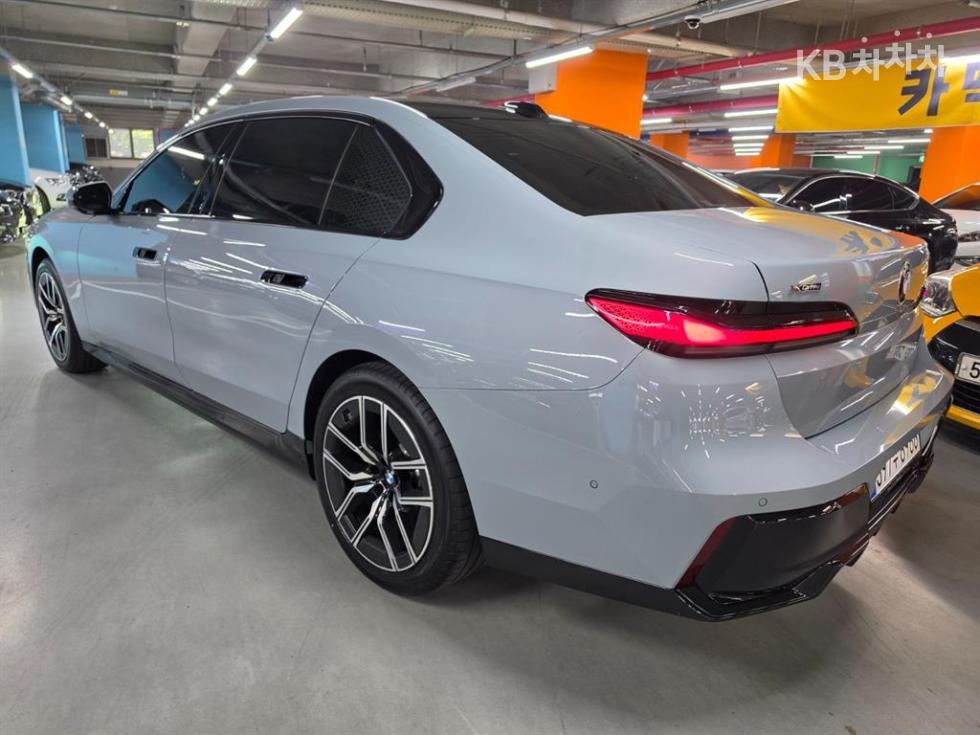 BMW 7er — miniaturë 3