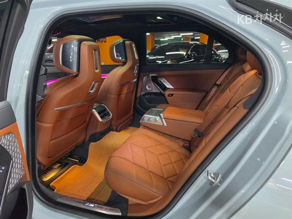 BMW 7er — miniaturë 8