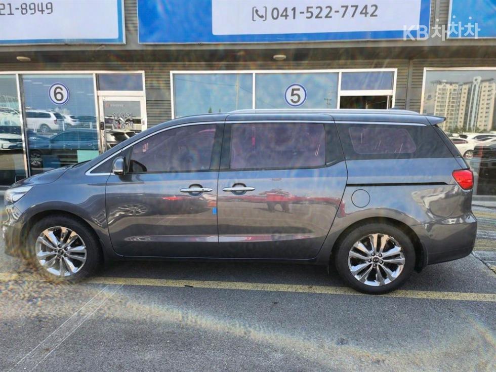 Kia Carnival — miniaturë 4