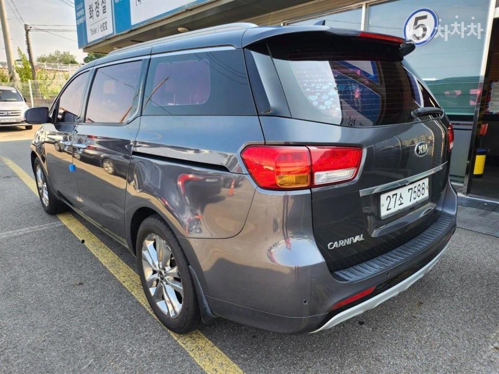 Kia Carnival — miniaturë 6