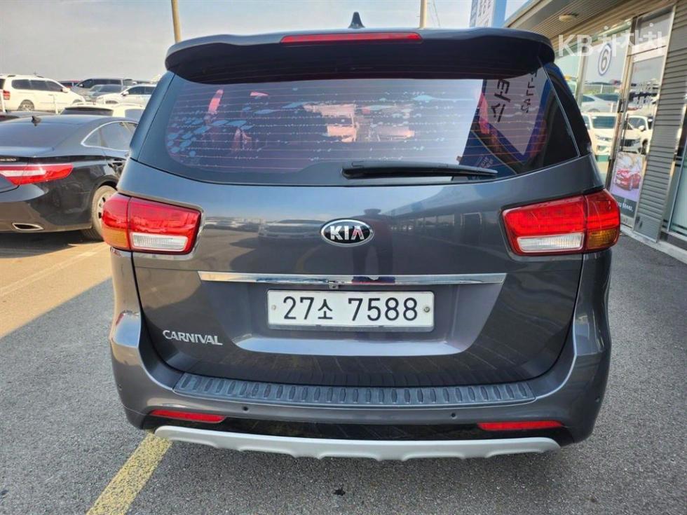 Kia Carnival — miniaturë 7
