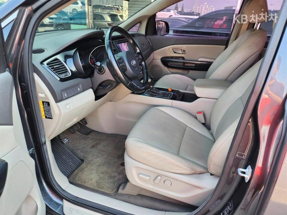 Kia Carnival — miniaturë 13