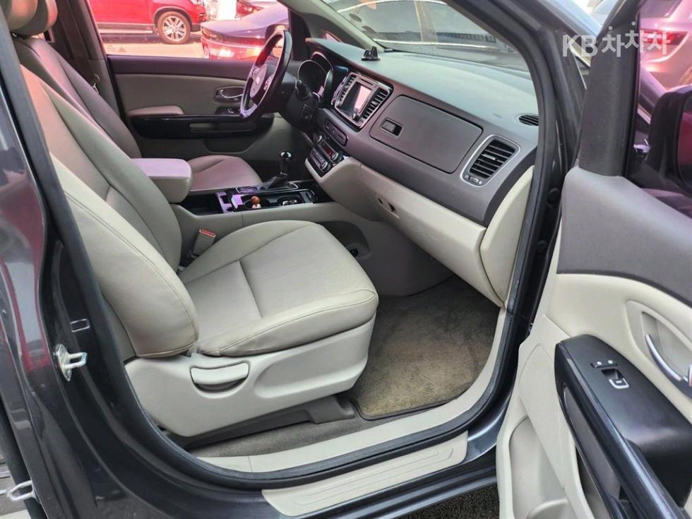 Kia Carnival — miniaturë 14